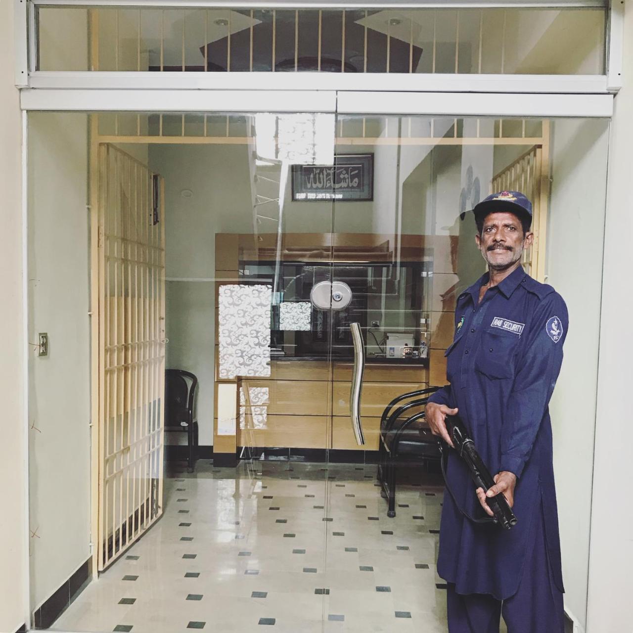 Hotel Second Home Karachi Esterno foto
