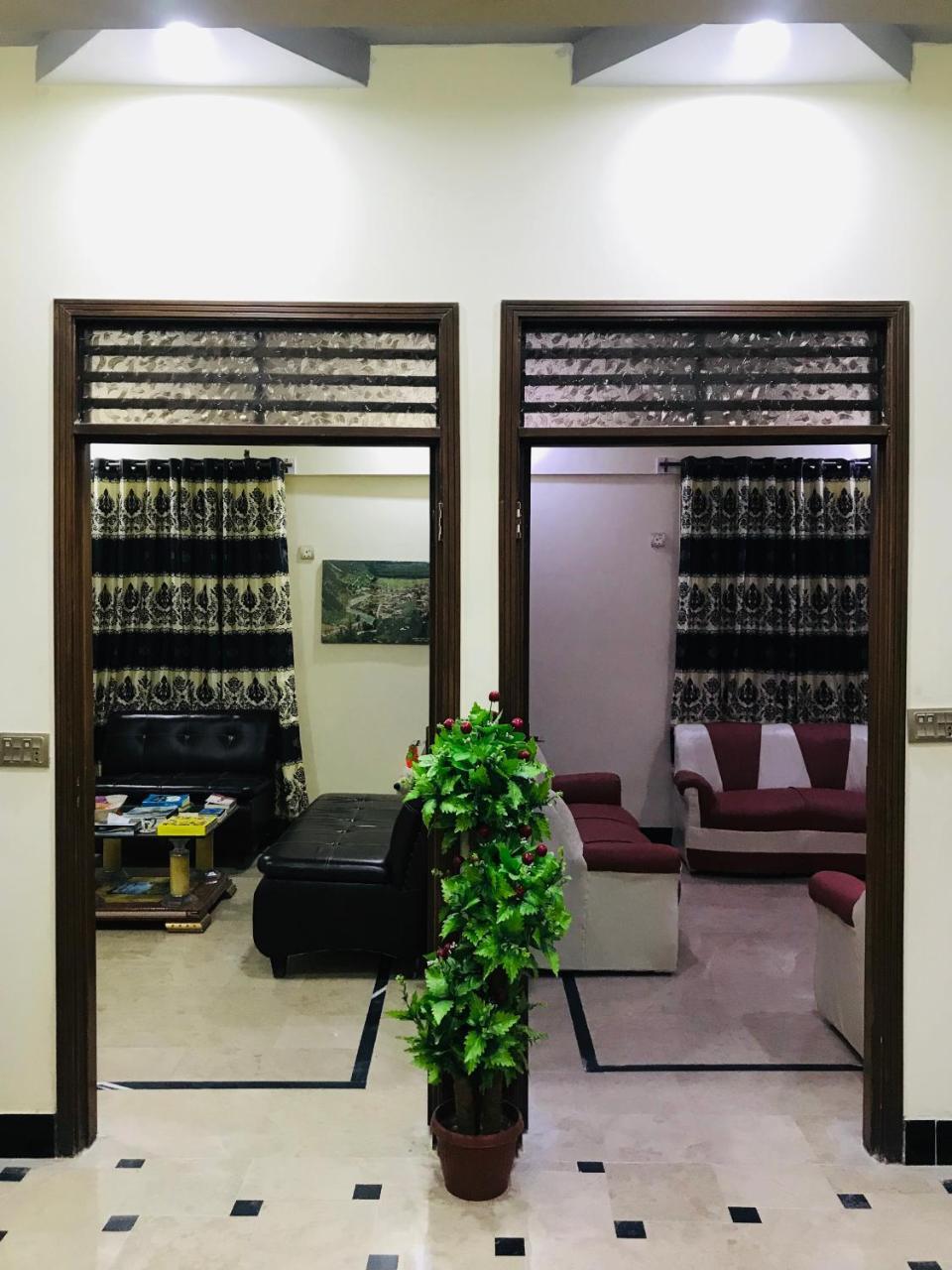 Hotel Second Home Karachi Esterno foto